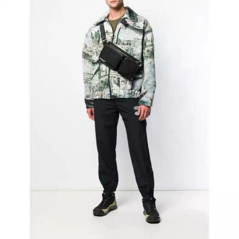 Torebka listonoszka na ramię Off White Torebka listonoszka na ramię Off White
