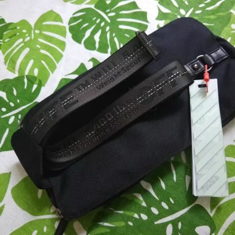 Torebka listonoszka na ramię Off White Torebka listonoszka na ramię Off White