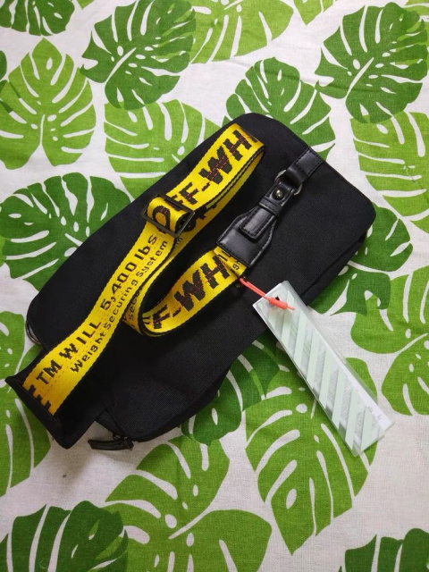 Torebka listonoszka na ramię Off White Torebka listonoszka na ramię Off White