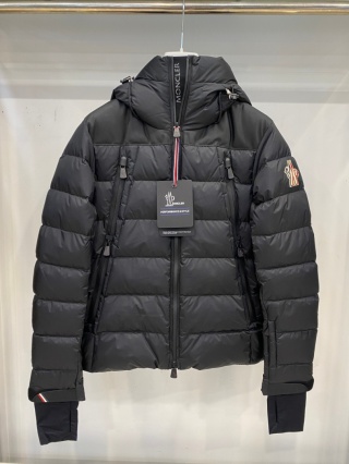 Kurtka puchowa Moncler