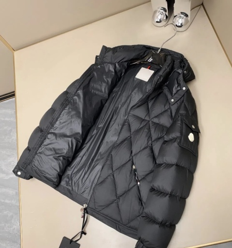 Kurtka Moncler