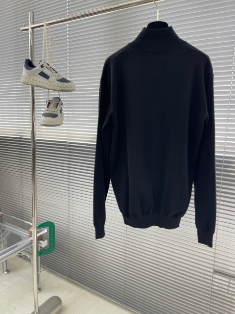 Sweter zapinany na zamek Prada