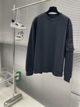 Czarna bluza męska Prada