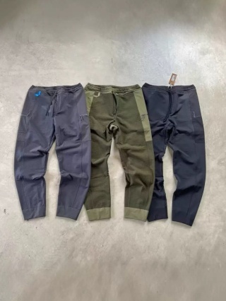 Spodnie cargo Patagonie – wodoodporne, ocieplane, z kieszeniami na zamek