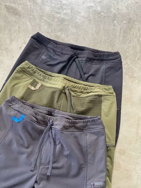 Spodnie cargo Patagonie – wodoodporne, ocieplane, z kieszeniami na zamek