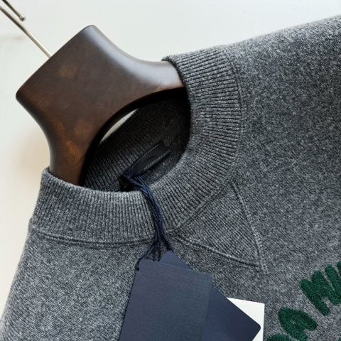 Sweter wełniany Prada