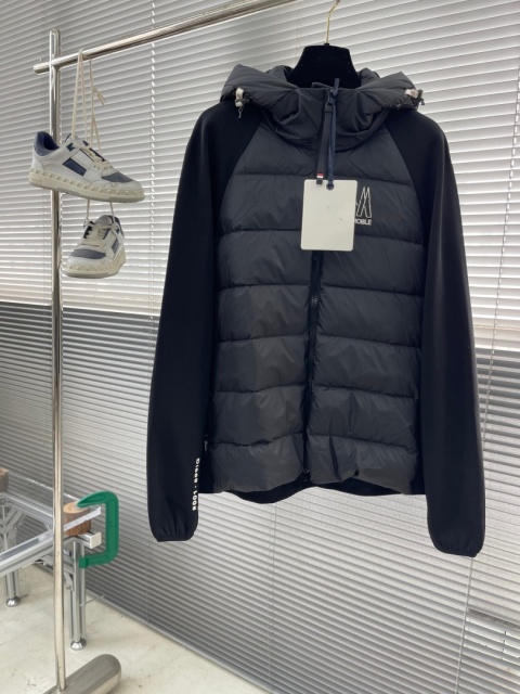 Kurtka puchowa Moncler