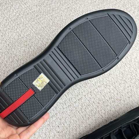 Męskie buty sportowe Prada