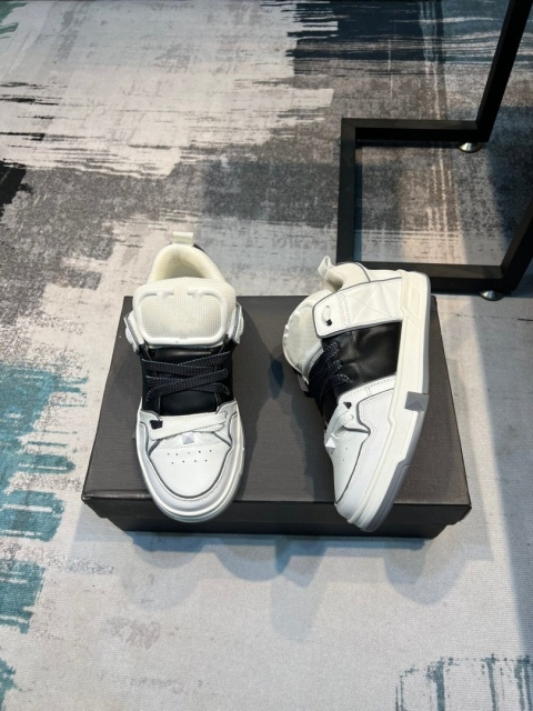 Buty męskie Valentino Garavani gładka skóra licowa