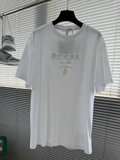 Koszulka Prada. Summer 2026