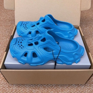 Klapki Balenciaga ultra - lekkie EVA