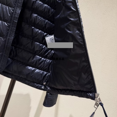 Kurtka puchowa Moncler