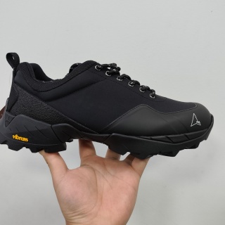 Buty Roa