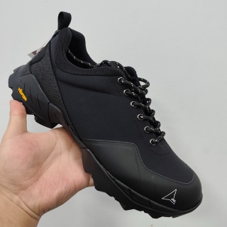 Buty Roa