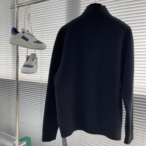 Sweter zapinany na zamek Christian Dior