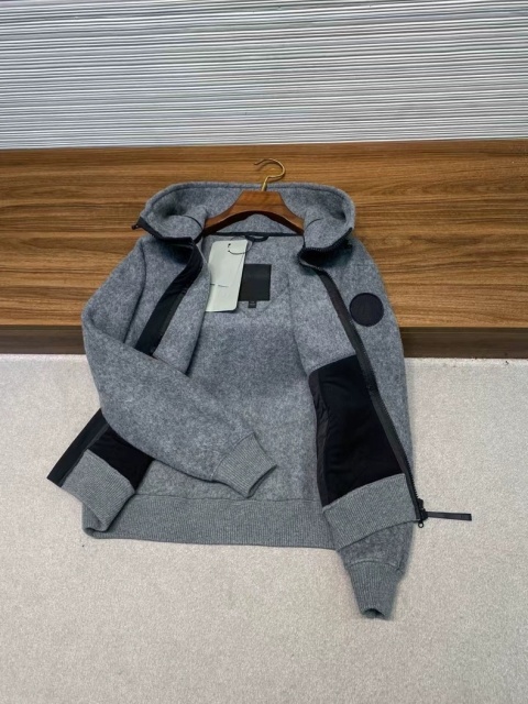 Bluza wełniana Canada Goose